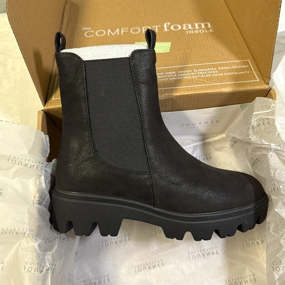 Journee Collection Ivette Chelsea Boot- 6.5M- Black Faux Leather